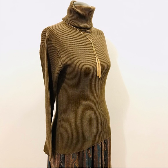 Vintage 1980’s Pierre Cardin brown ribbed turtleneck sweater. Size S. - Picture 2 of 7